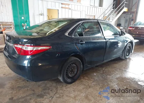 2015 Toyota Camry Le z USA, uszkodzony, nr VIN 4T1BF1FK9FU479361